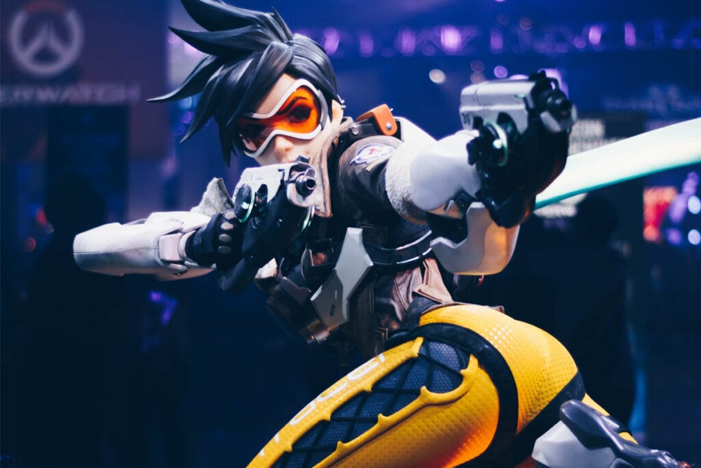 Tracer from Overwatch statue at a comic convention