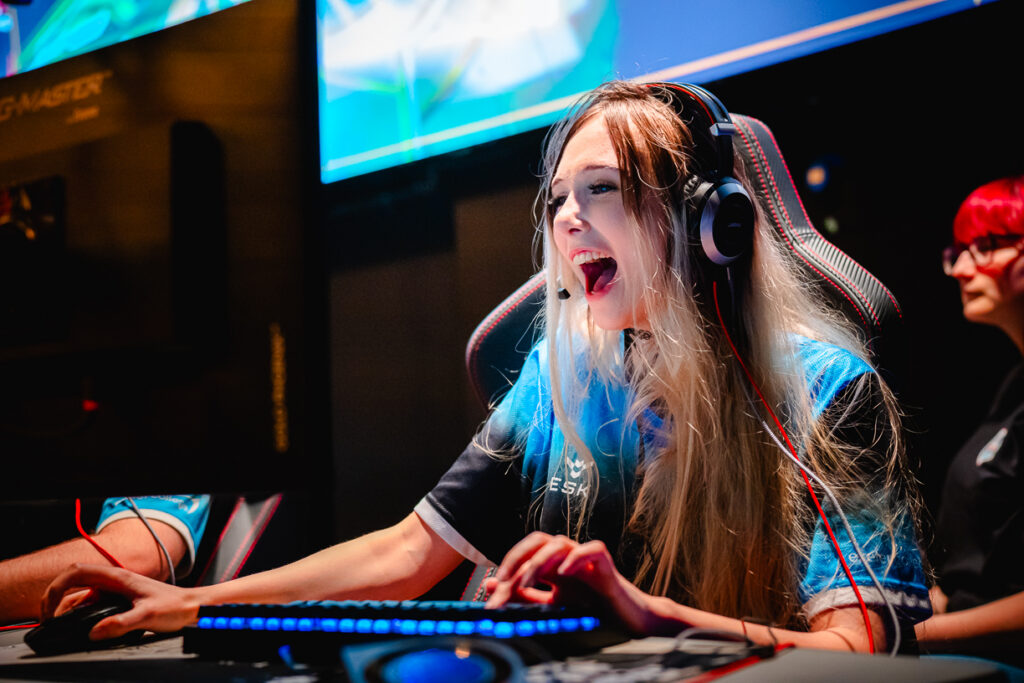 overwatch-finals-student-champs-esk-player-26-27