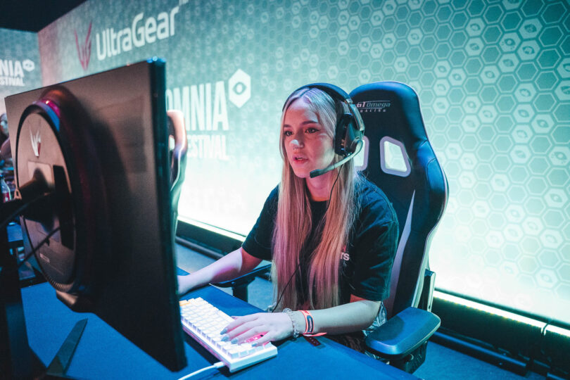 Billie Purdie competing in a Women in Esports Showmatch at Insomnia 69